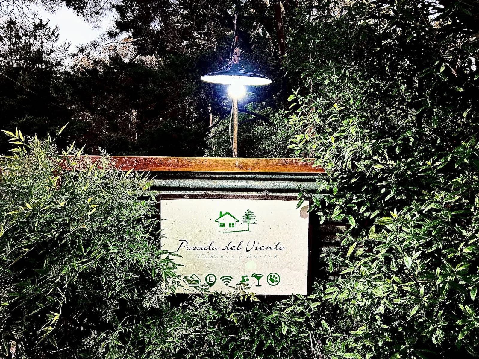 Cartel de Posada del Viento de noche