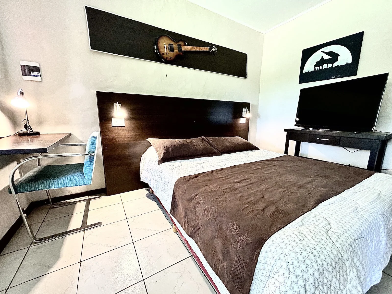 Suite — interior
